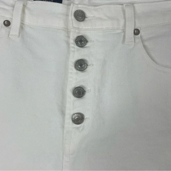 Gap White 4” High Rise Button Fly Cuffed Hem Shorts - Picture 3 of 6